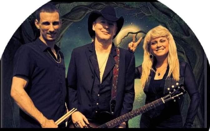 A special Valentines weekend with The Ultimate Trio Tribute to Fleetwood Mac. They Make Singin about Lovin’ Fun! 